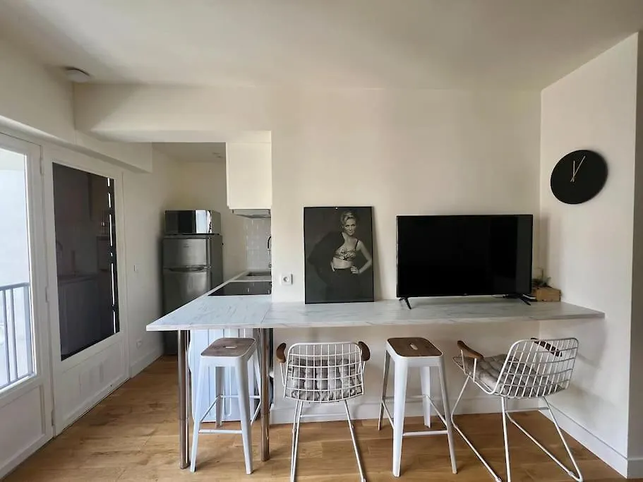 Aux Batignolles - Le Cocon Parisien - 28Mc Apartment 0*, Paris France